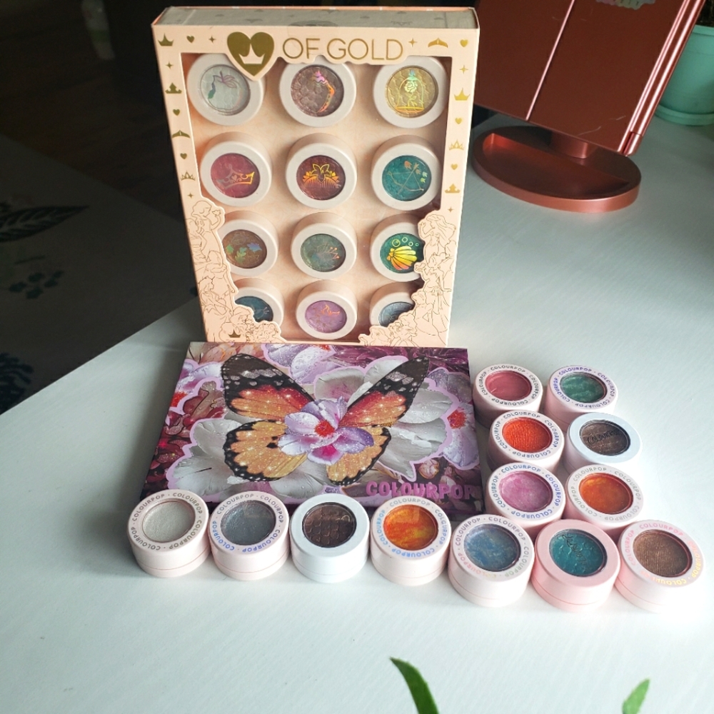 Colourpop bundle. Beautiful pigments and super shock shadows